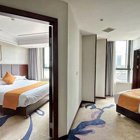 Huzhou Wealth Hotel エクステリア 写真