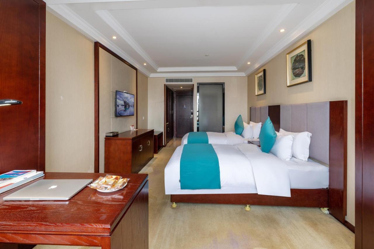Huzhou Wealth Hotel エクステリア 写真