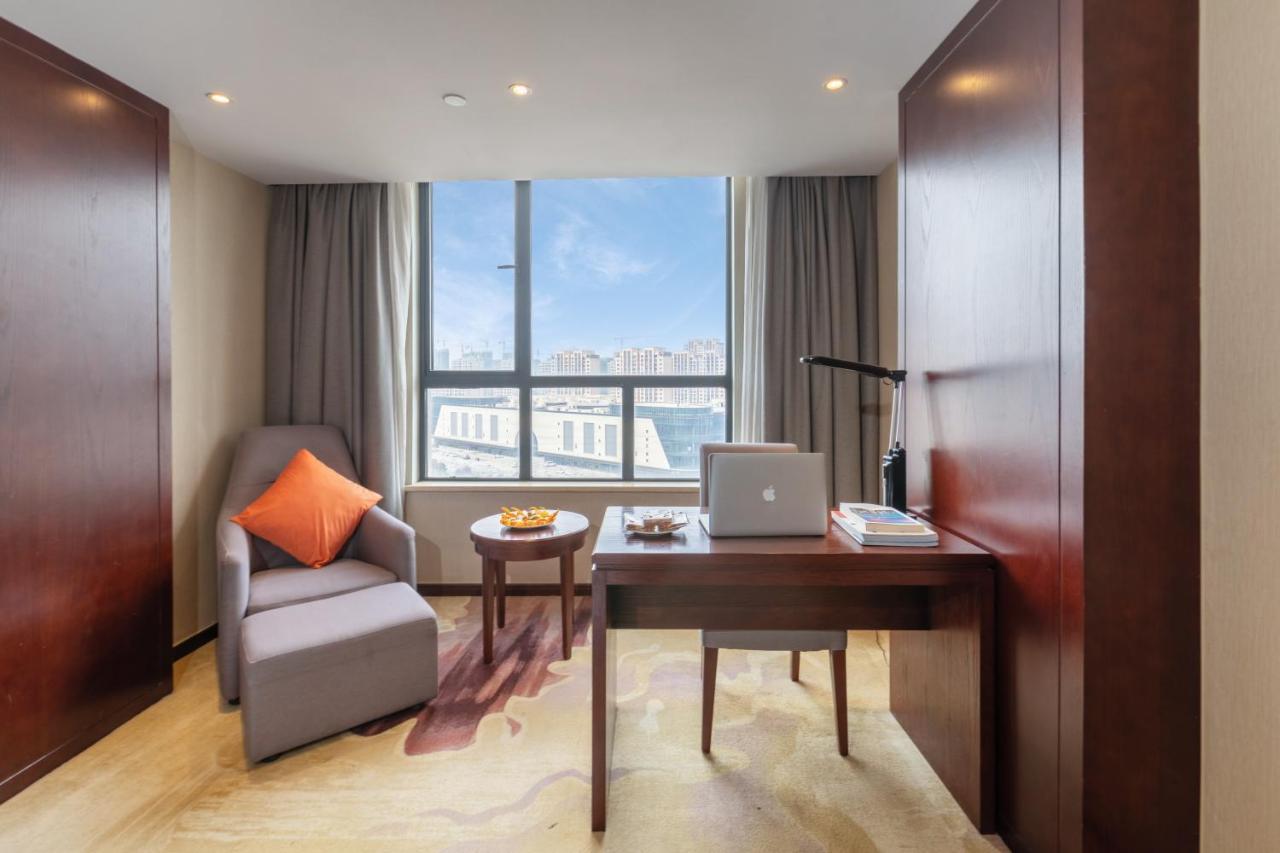 Huzhou Wealth Hotel エクステリア 写真