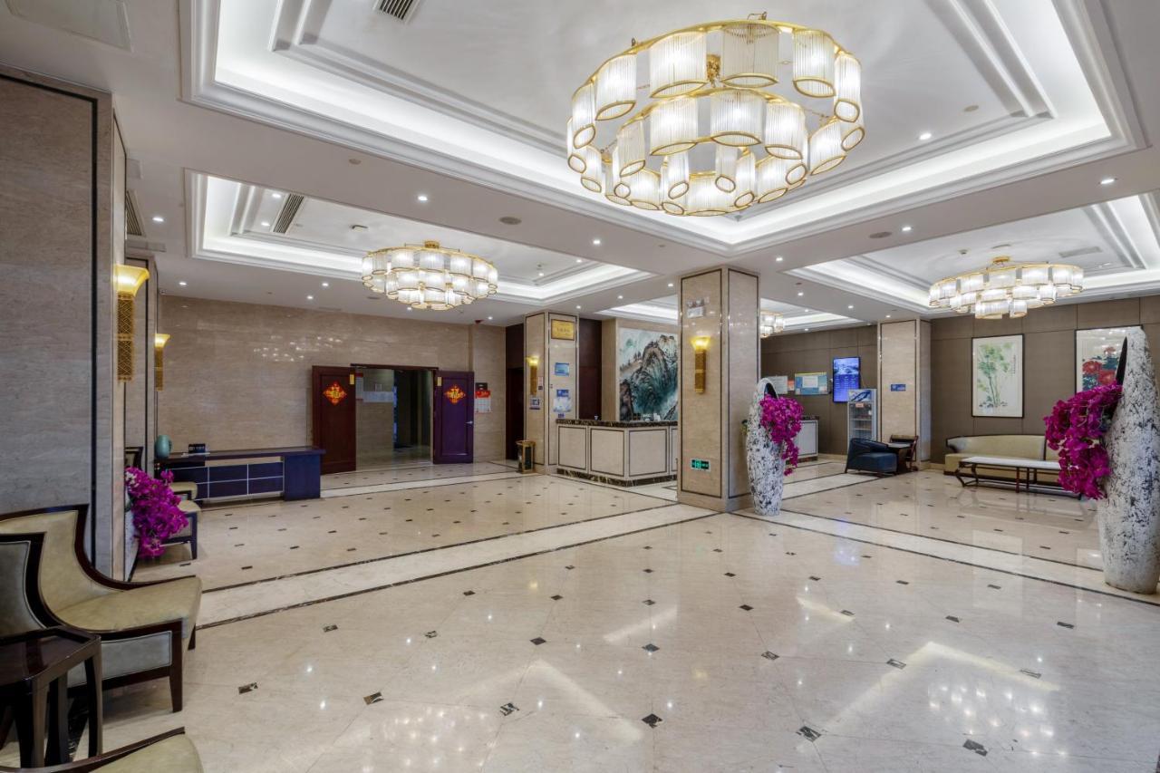 Huzhou Wealth Hotel エクステリア 写真