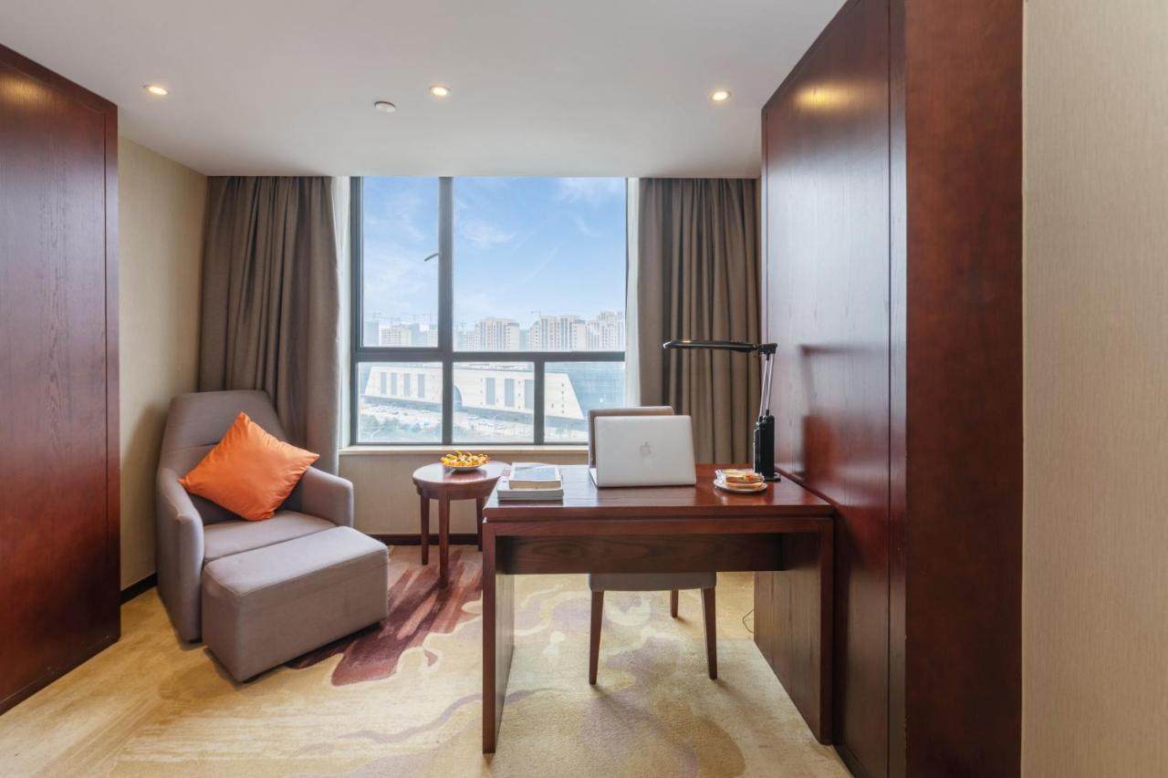 Huzhou Wealth Hotel エクステリア 写真