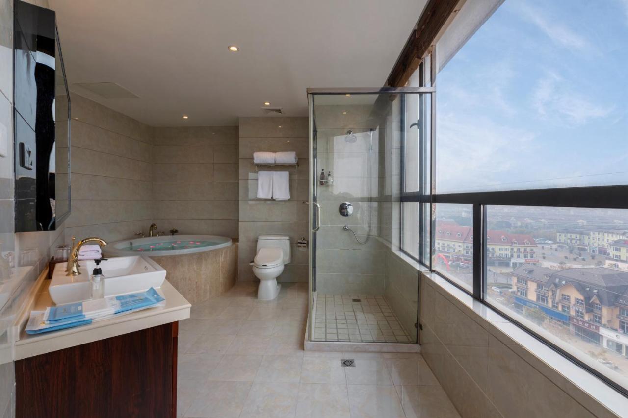Huzhou Wealth Hotel エクステリア 写真