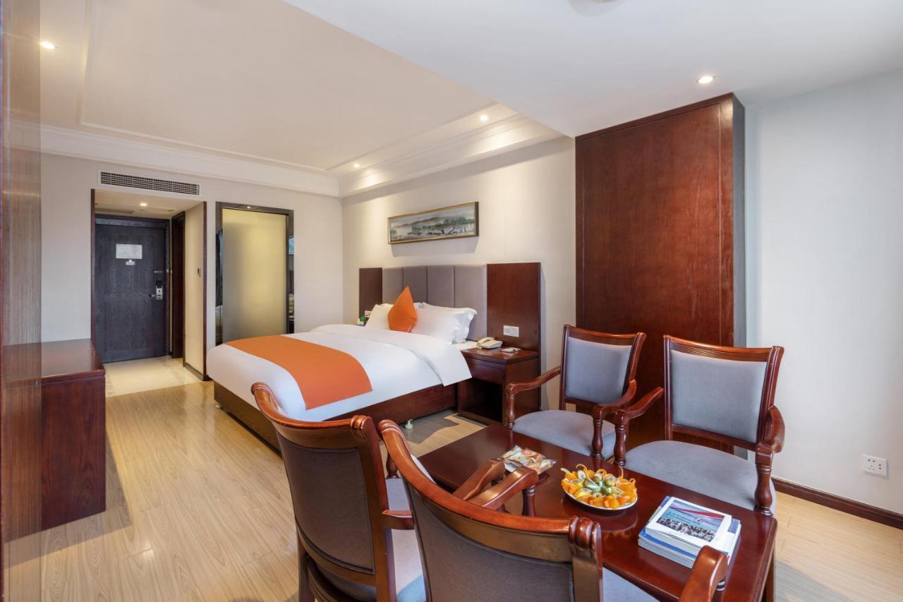 Huzhou Wealth Hotel エクステリア 写真