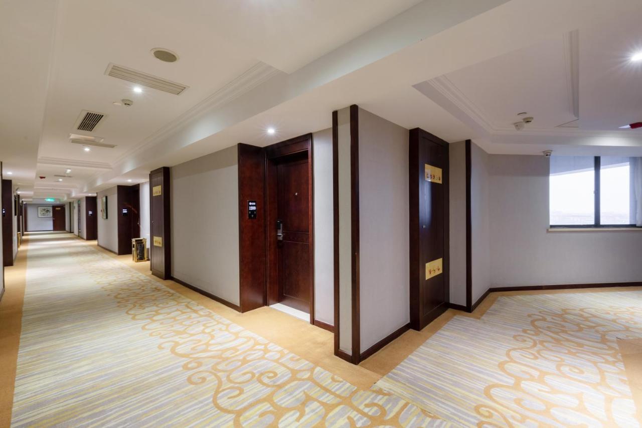 Huzhou Wealth Hotel エクステリア 写真