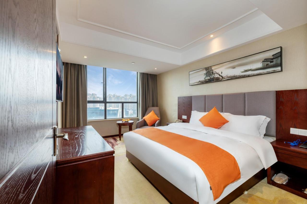 Huzhou Wealth Hotel エクステリア 写真