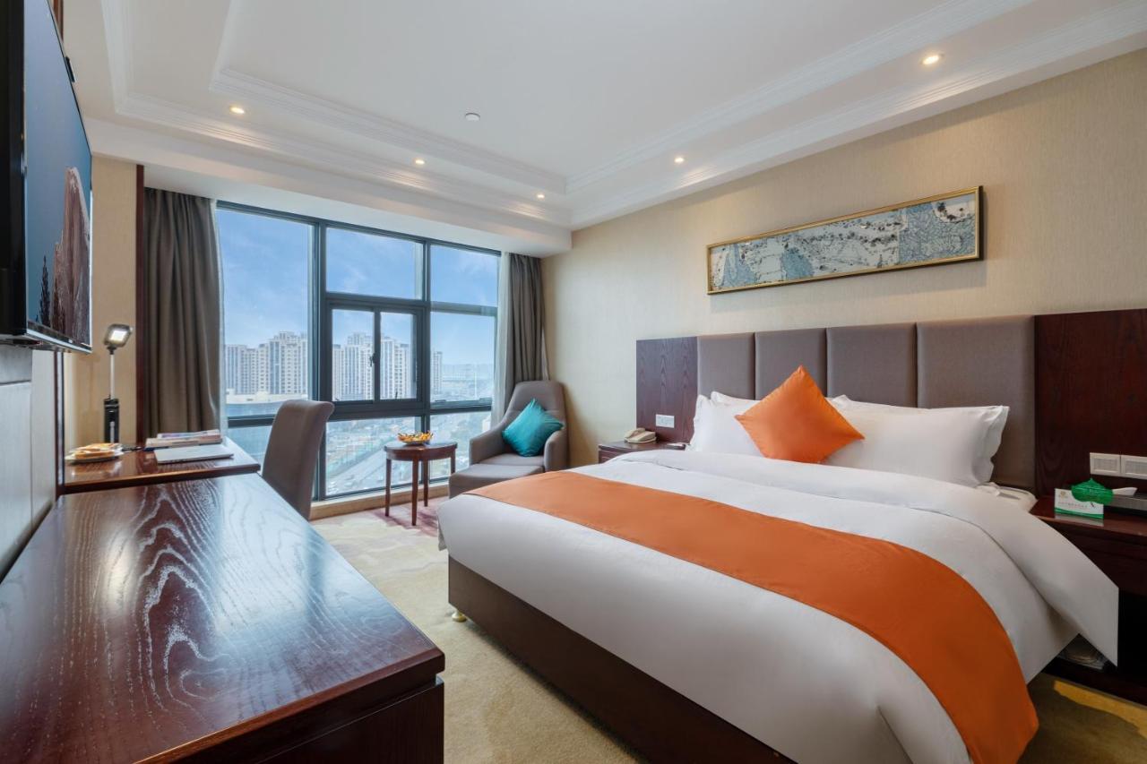 Huzhou Wealth Hotel エクステリア 写真