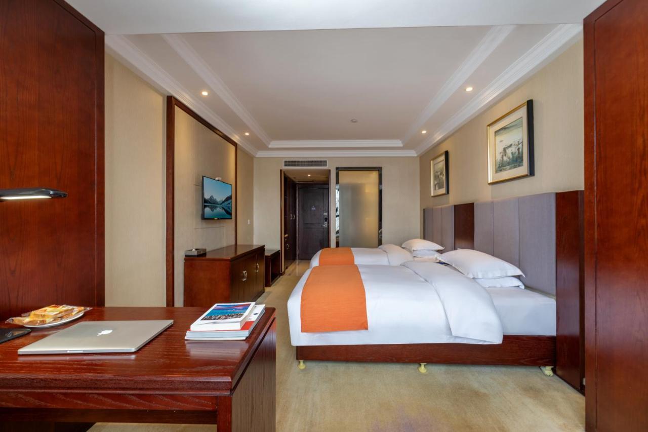 Huzhou Wealth Hotel エクステリア 写真