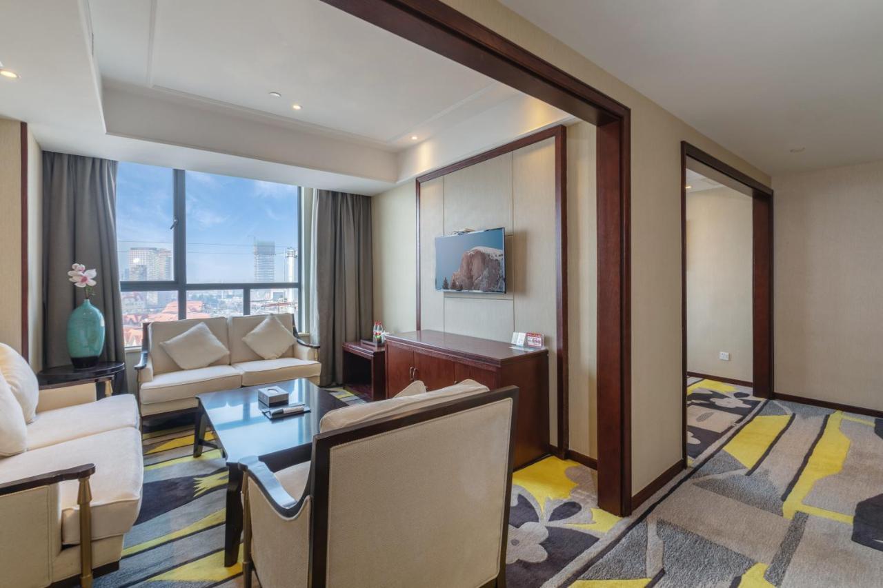 Huzhou Wealth Hotel エクステリア 写真
