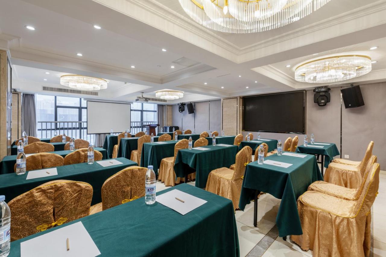 Huzhou Wealth Hotel エクステリア 写真