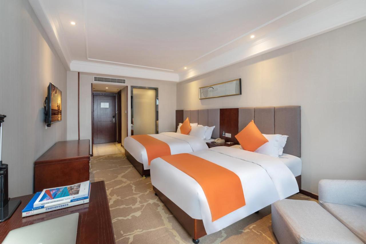 Huzhou Wealth Hotel エクステリア 写真