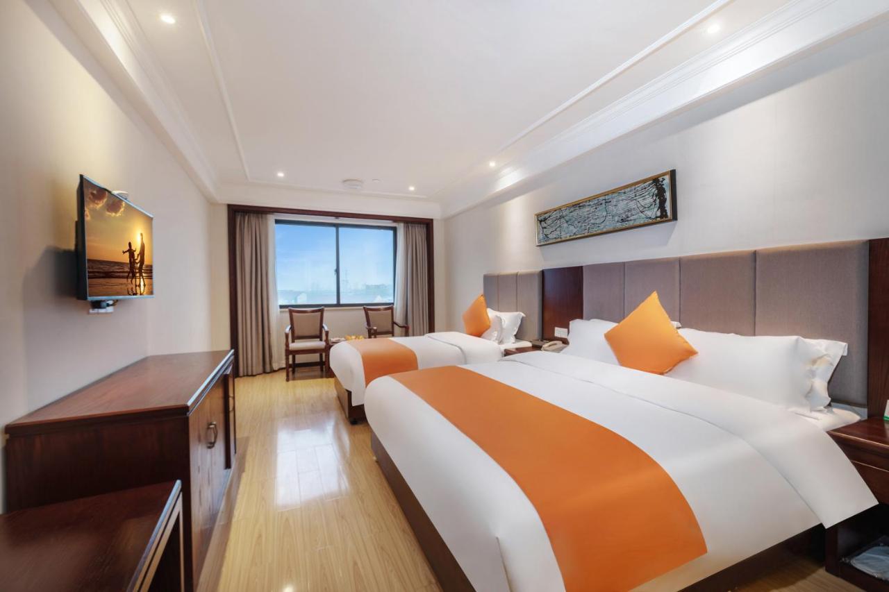 Huzhou Wealth Hotel エクステリア 写真