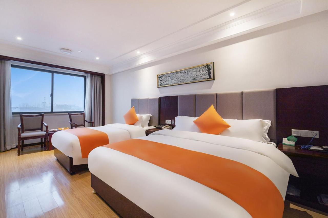 Huzhou Wealth Hotel エクステリア 写真