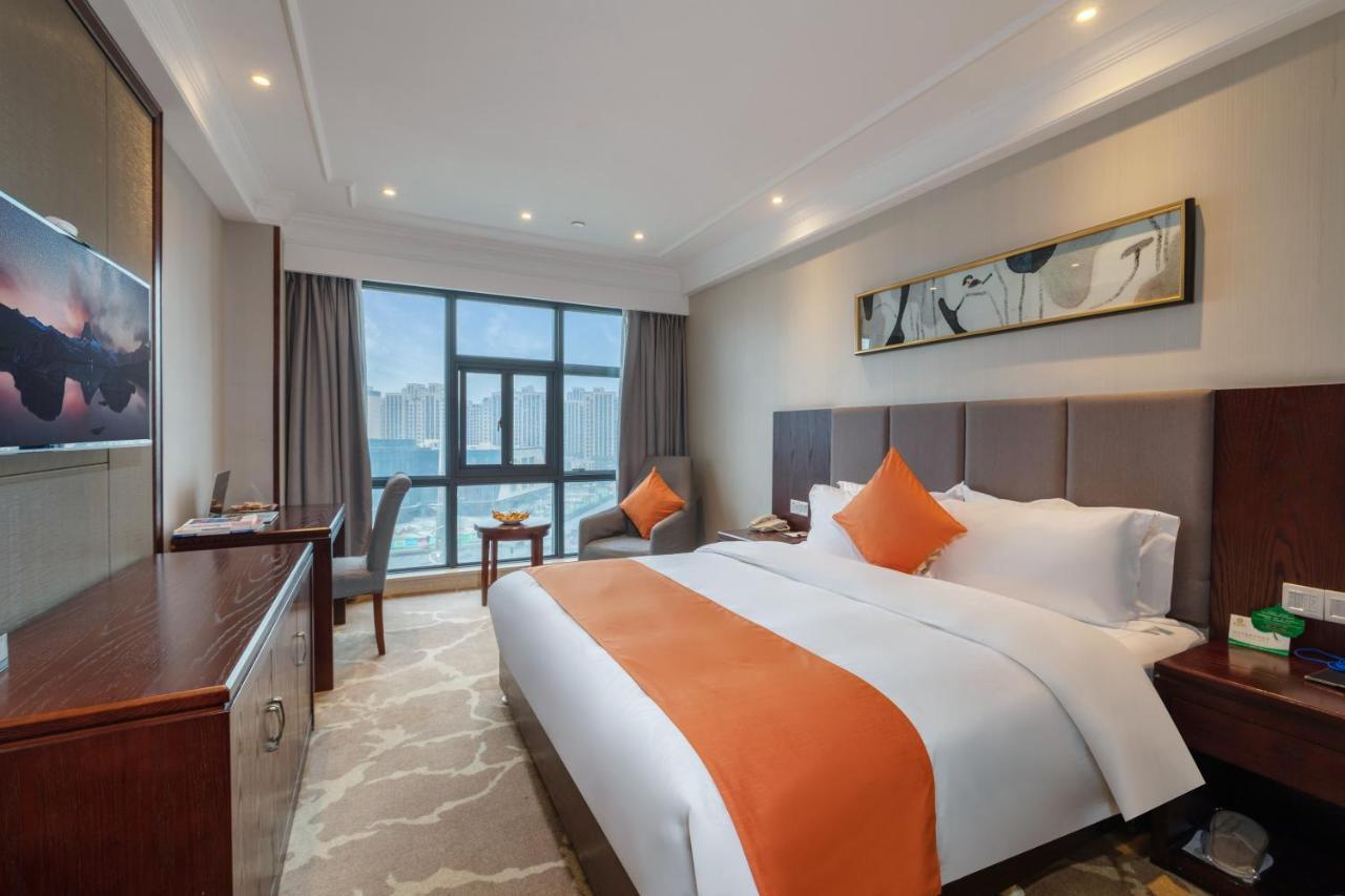 Huzhou Wealth Hotel エクステリア 写真