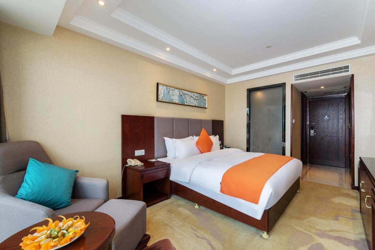 Huzhou Wealth Hotel エクステリア 写真