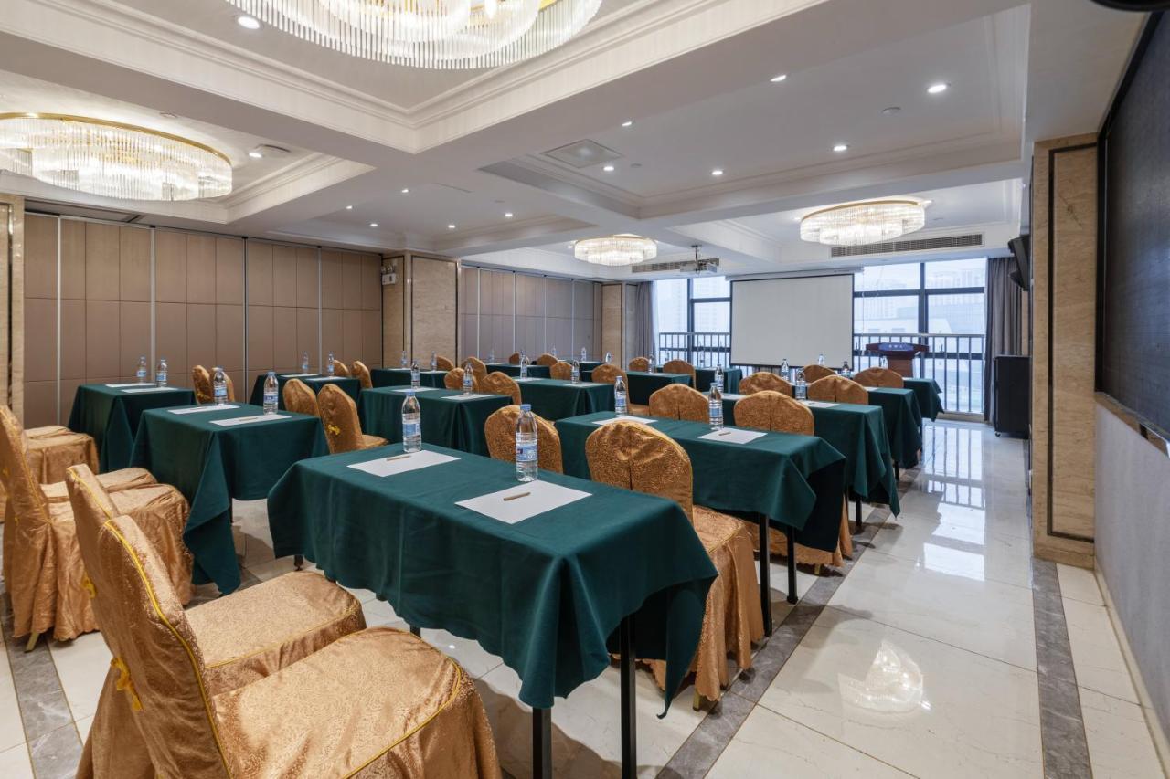Huzhou Wealth Hotel エクステリア 写真
