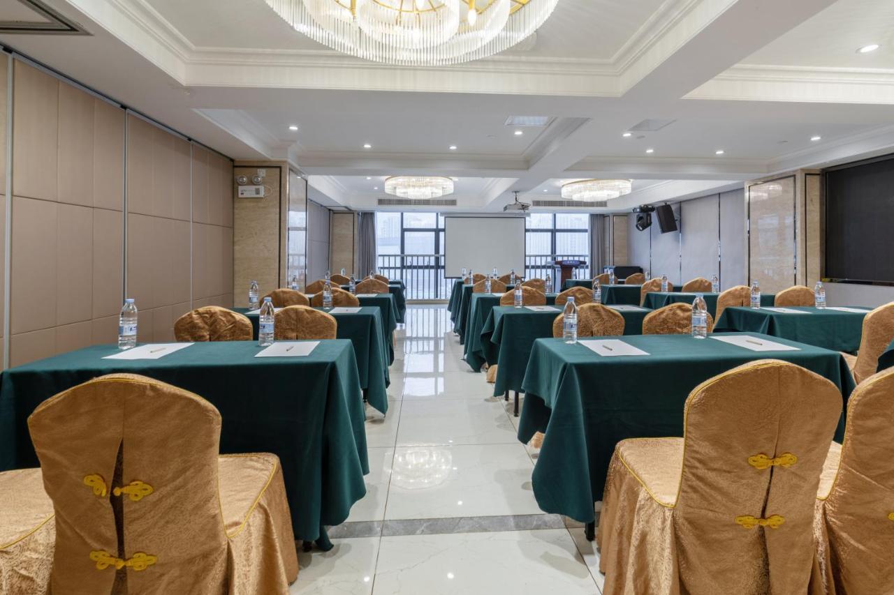 Huzhou Wealth Hotel エクステリア 写真