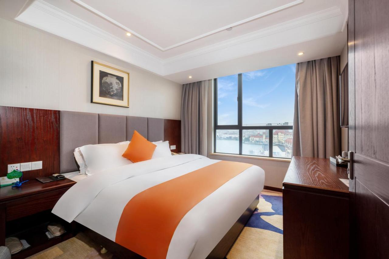 Huzhou Wealth Hotel エクステリア 写真