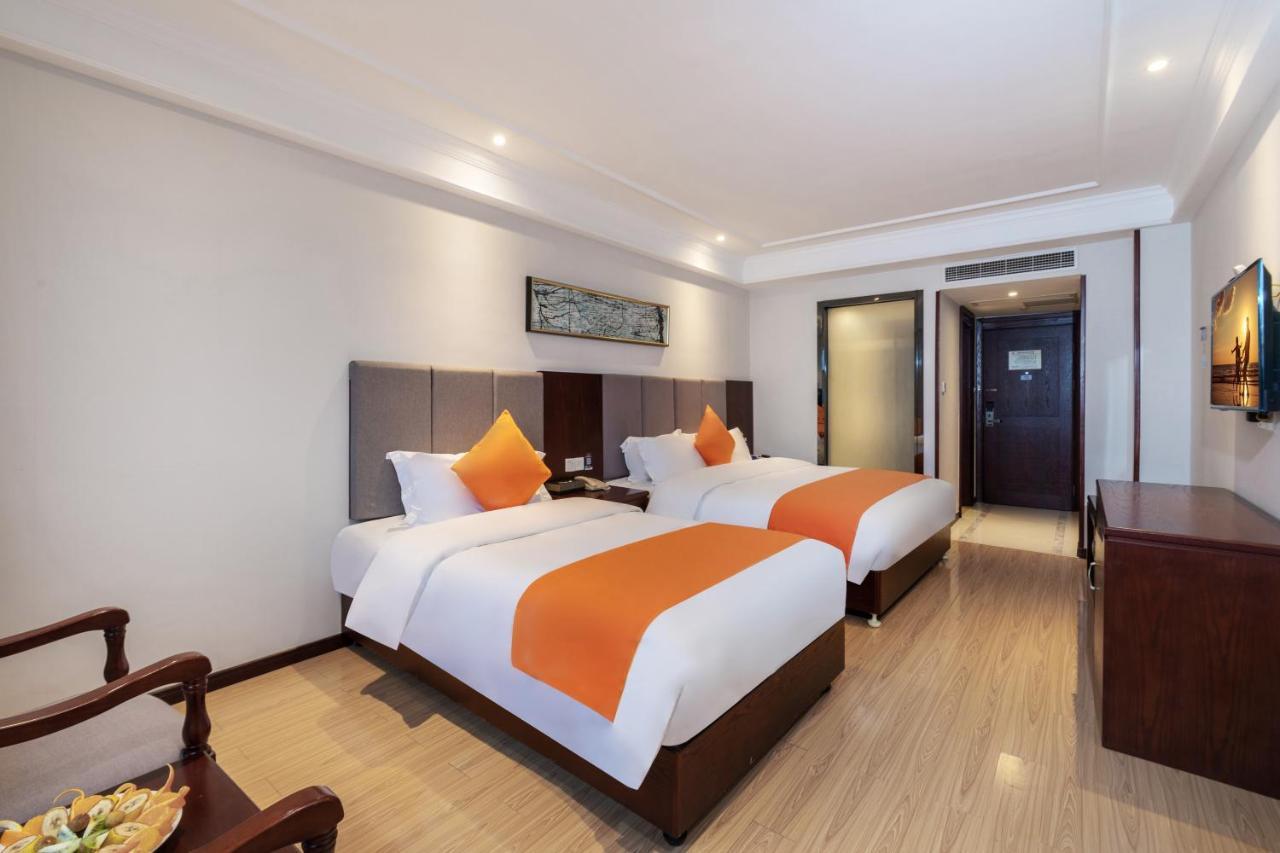 Huzhou Wealth Hotel エクステリア 写真