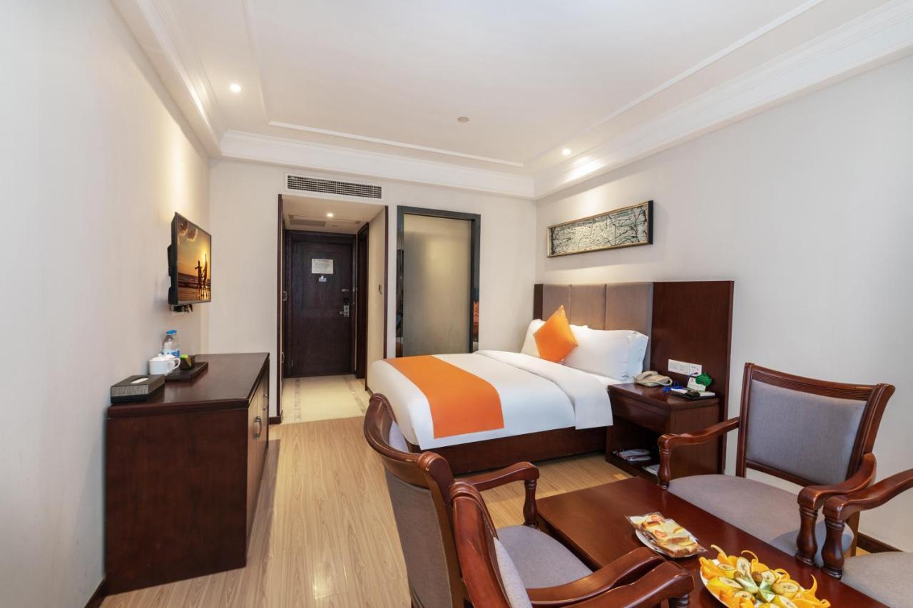 Huzhou Wealth Hotel エクステリア 写真