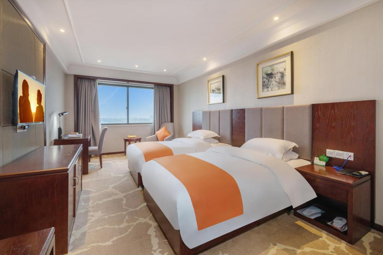 Huzhou Wealth Hotel エクステリア 写真