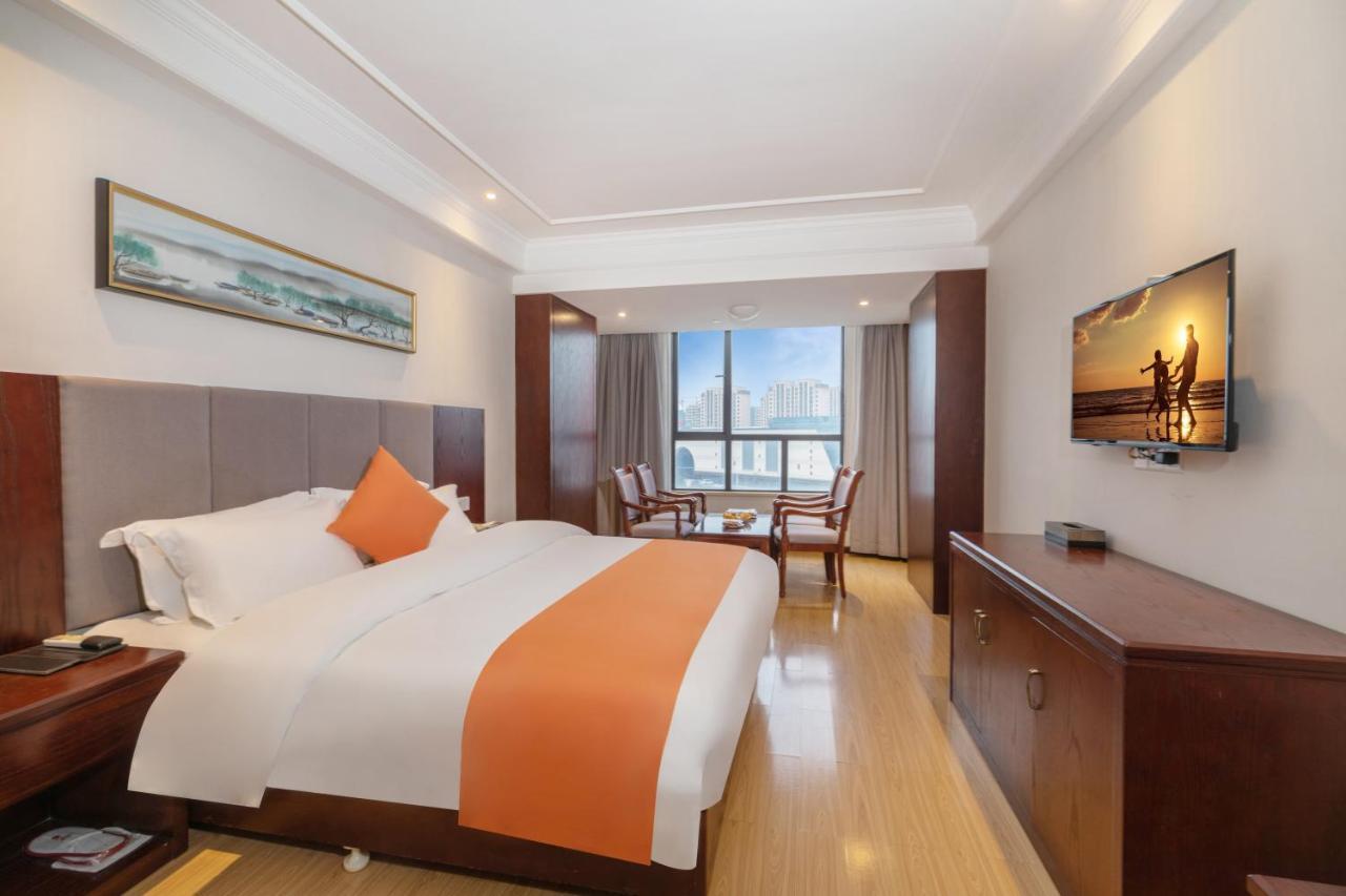 Huzhou Wealth Hotel エクステリア 写真