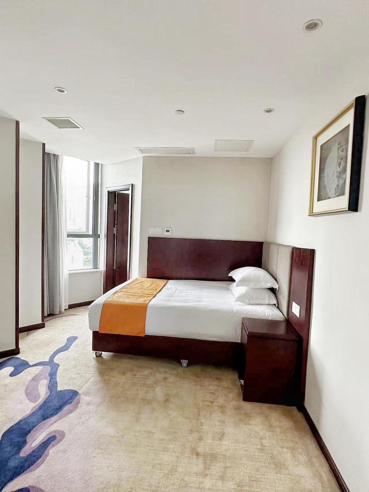 Huzhou Wealth Hotel エクステリア 写真